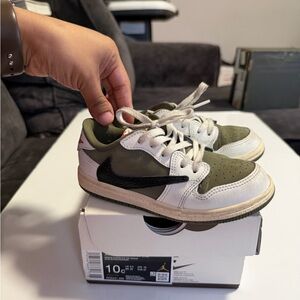 Nike Green and White Low-Top Sneakers